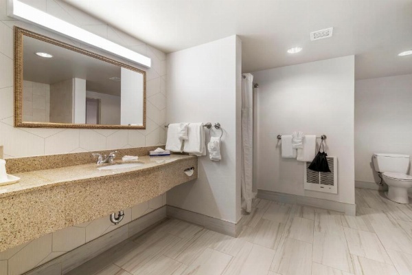 Comfort Inn & Suites image 19